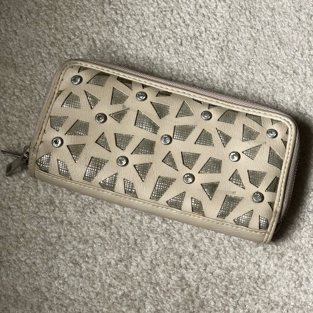 Buckle zip wallet